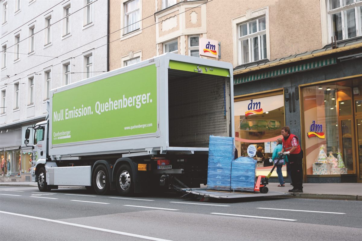 E-LKW beliefert die dm Filialen in Salzburg.