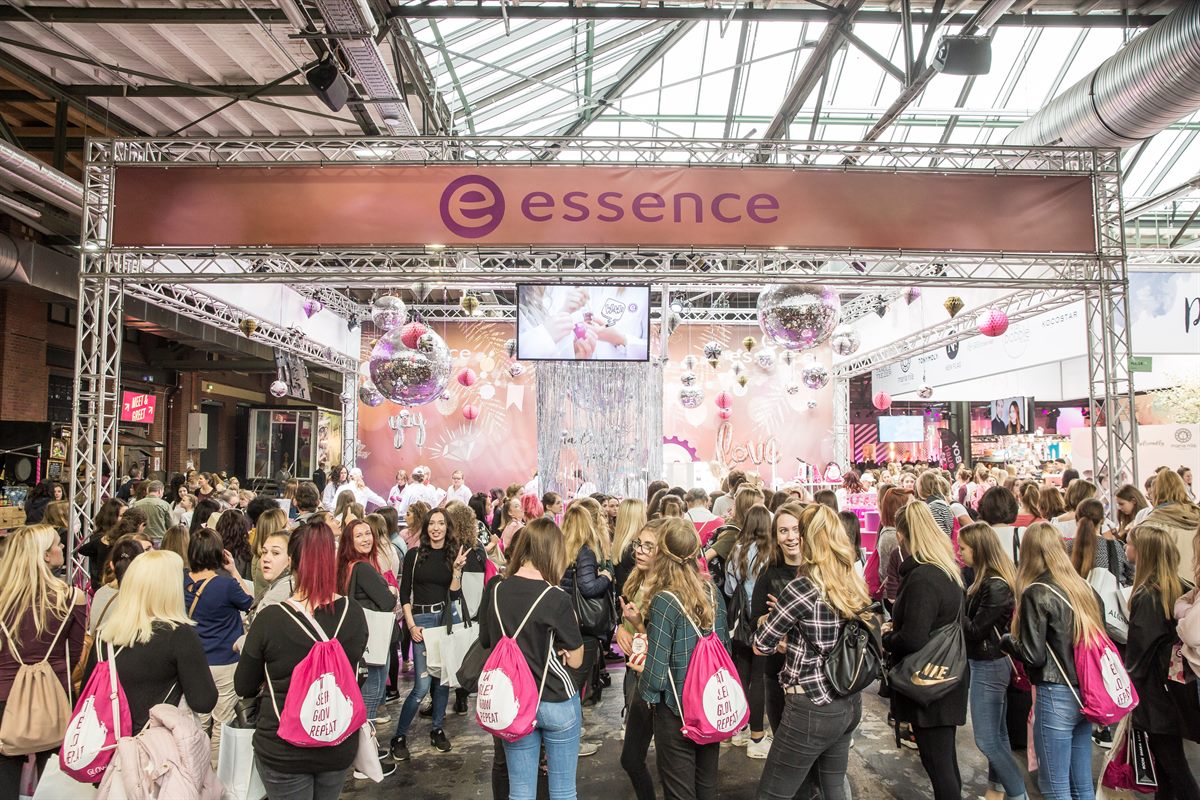 Ausverkauft – die Tickets für die GLOW by dm sind weg. Das Beauty-Highlight des Jahres 2019 findet am 26. Jänner 2019 in Wien statt.