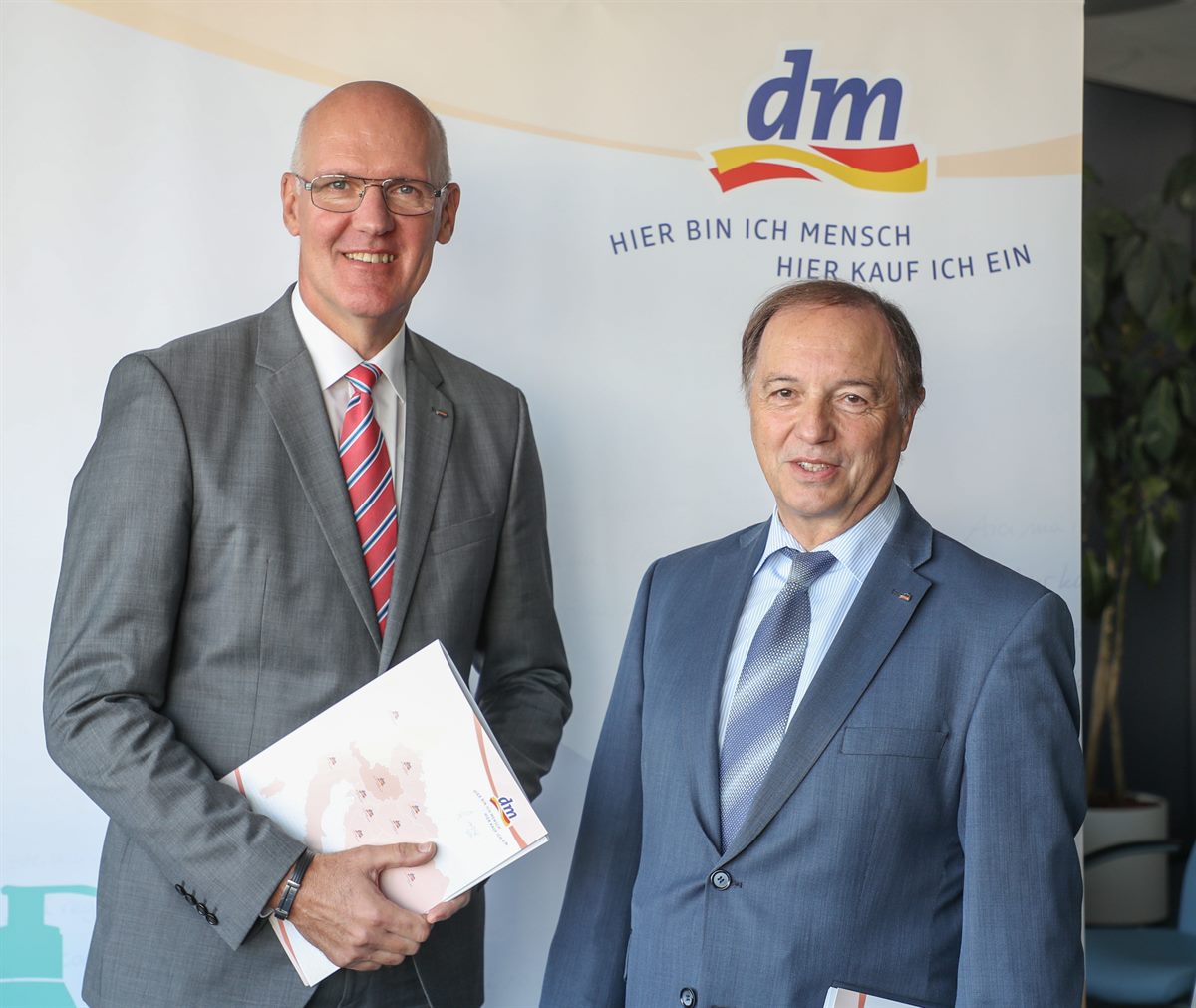 dm Bilanz-Pressekonferenz 201718 in Salzburg