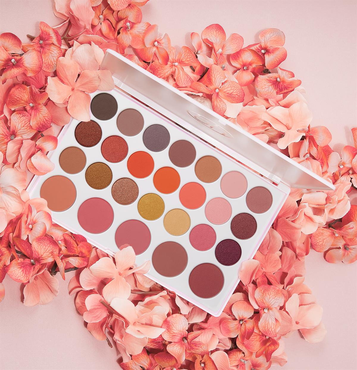 High-Performance Make-up in leuchtenden, haltbaren Farben – bh cosmetics Nouveau Neutrals Color Shadow & Blush Palette.