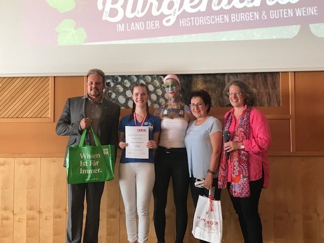 v.l.  Paul Deutsch (Innungsmeister Burgenland), Rebecca Jäger und ihr Schminkmodell, Angelika Schawarz (Innungsmeisterin), KommR Mag. Dagmar Zeibig (Bundesinnungsmeisterin)