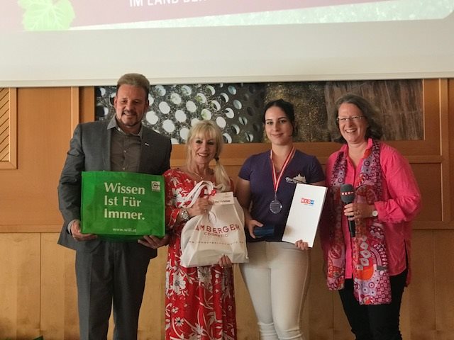 Paul Deutsch (Innungsmeister Burgenland), Astrid Westerthaler (Innungsmeisterin Tirol), Raphaela Luscher, KommR Mag. Dagmar Zeibig ( Bundesinnungsmeisterin)