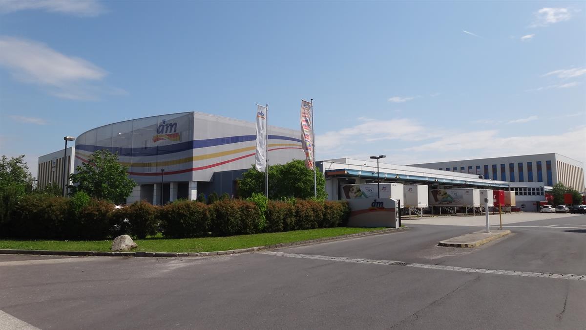 Das dm Verteilzentrum in Enns beliefert 389 österreichische Filialen.