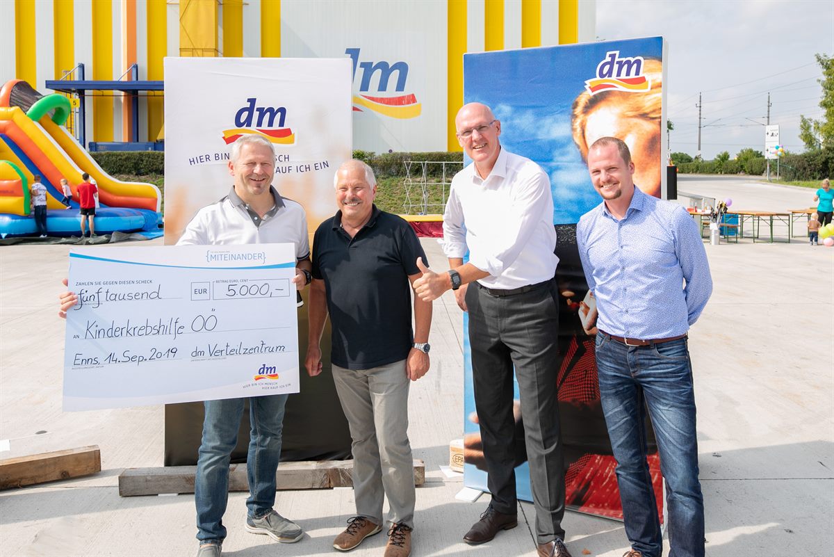dm Spendenübergabe an die OÖ. Kinderkrebshilfe
