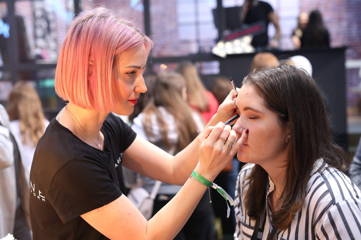 Die GLOW by dm kommt wieder nach Wien!