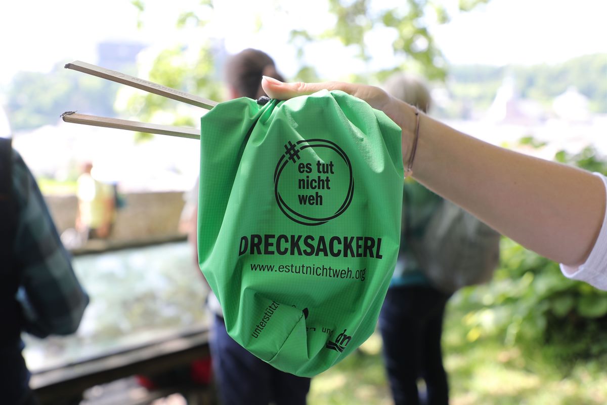 Um mehr Bewusstsein für die Natur zu schaffen, kooperiert dm mit dem Verein #estutnichtweh.