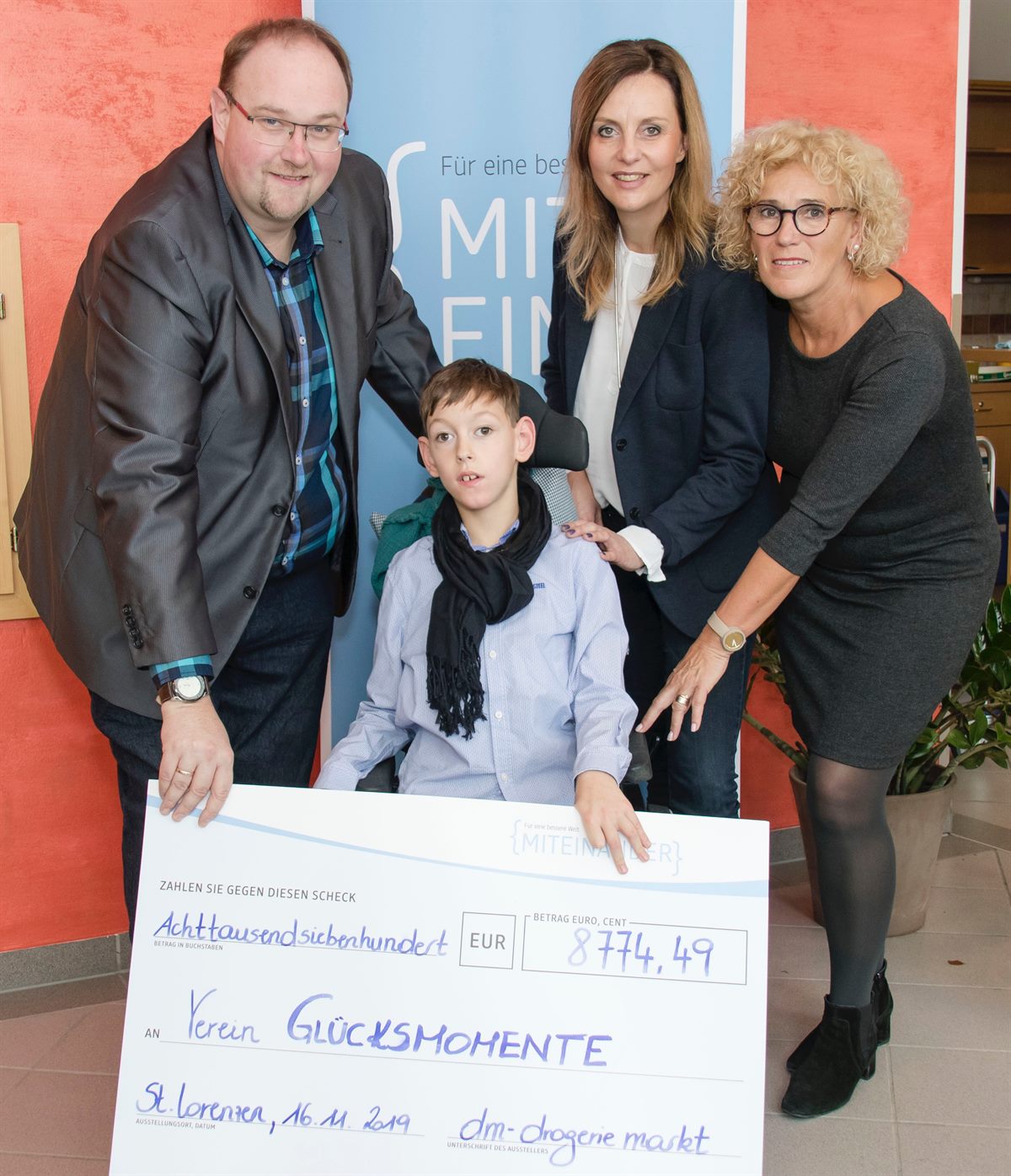 8.774 Euro für den Verein Glücksmomente