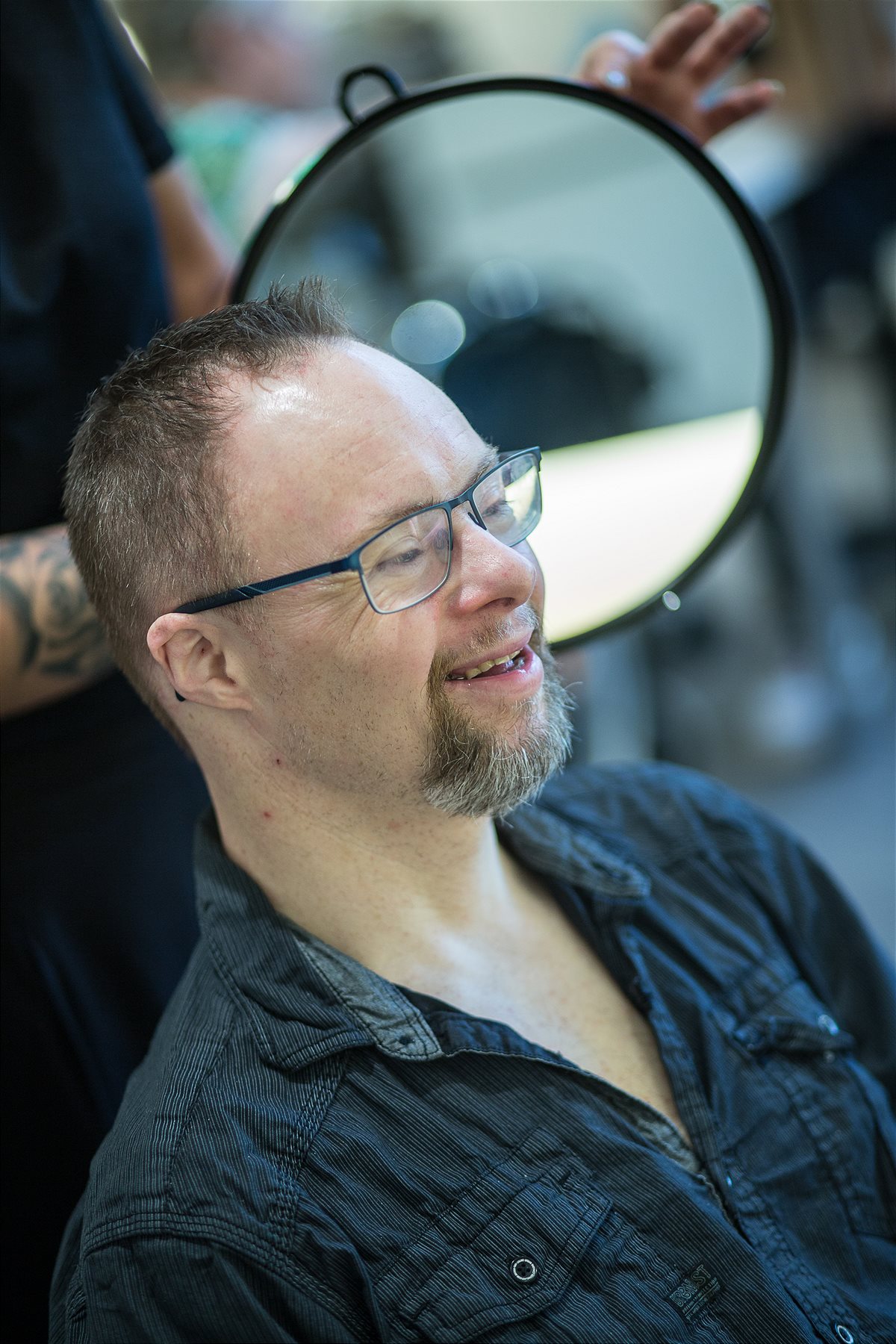 dm schenkt Menschen mit Behinderung eine Wohlfühlbehandlung