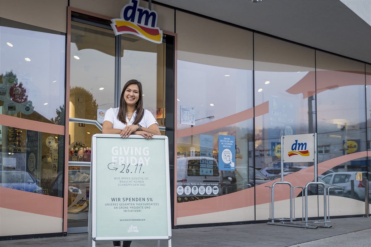 Am 26. November 2021 ist Giving Friday bei dm.