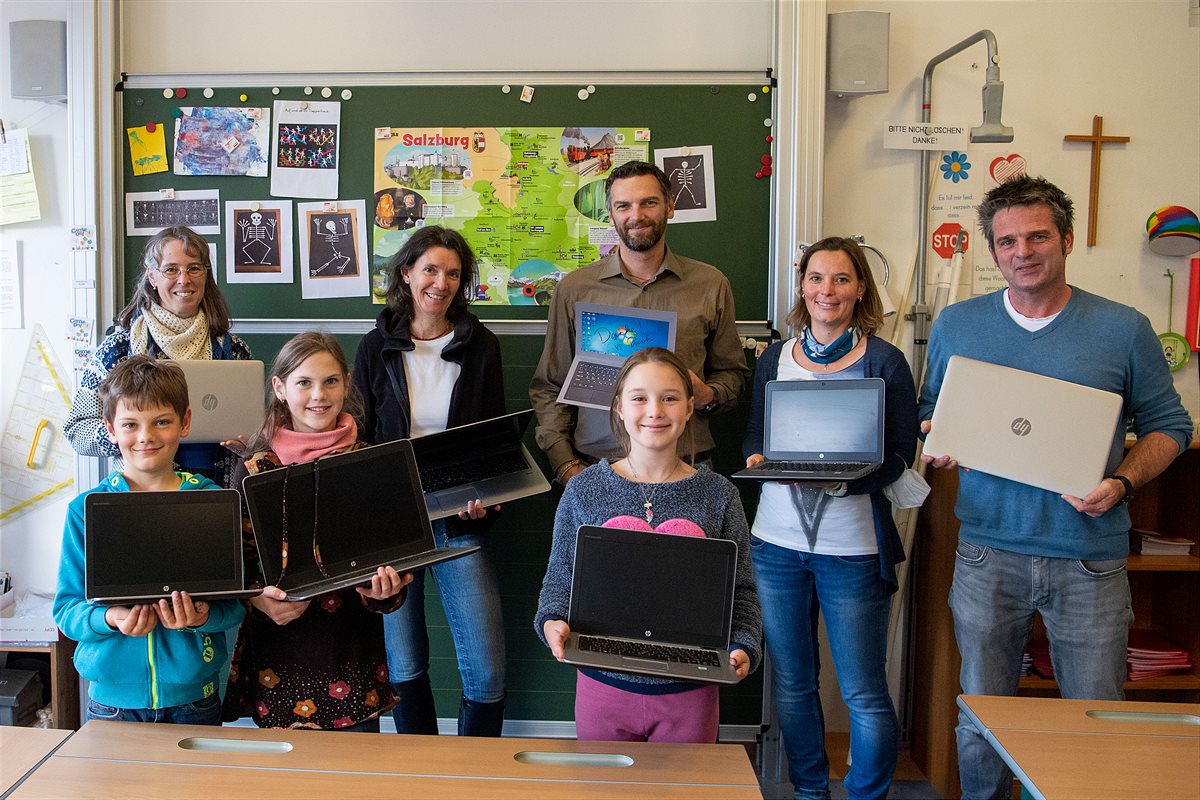 Laptopübergabe Volksschule Puch