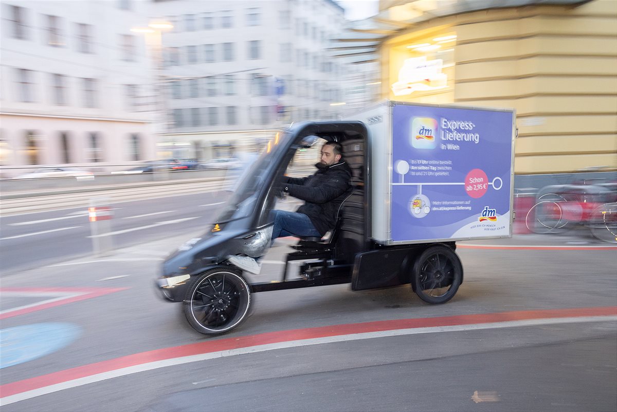 dm testet Express-Zustellung per Lastenrad in Wien.