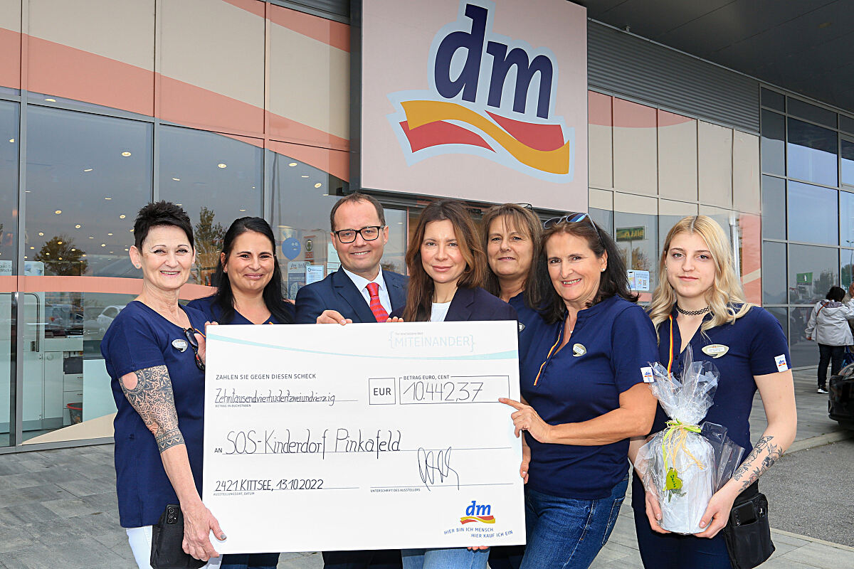 dm Filiale sammelt 10.000 Euro