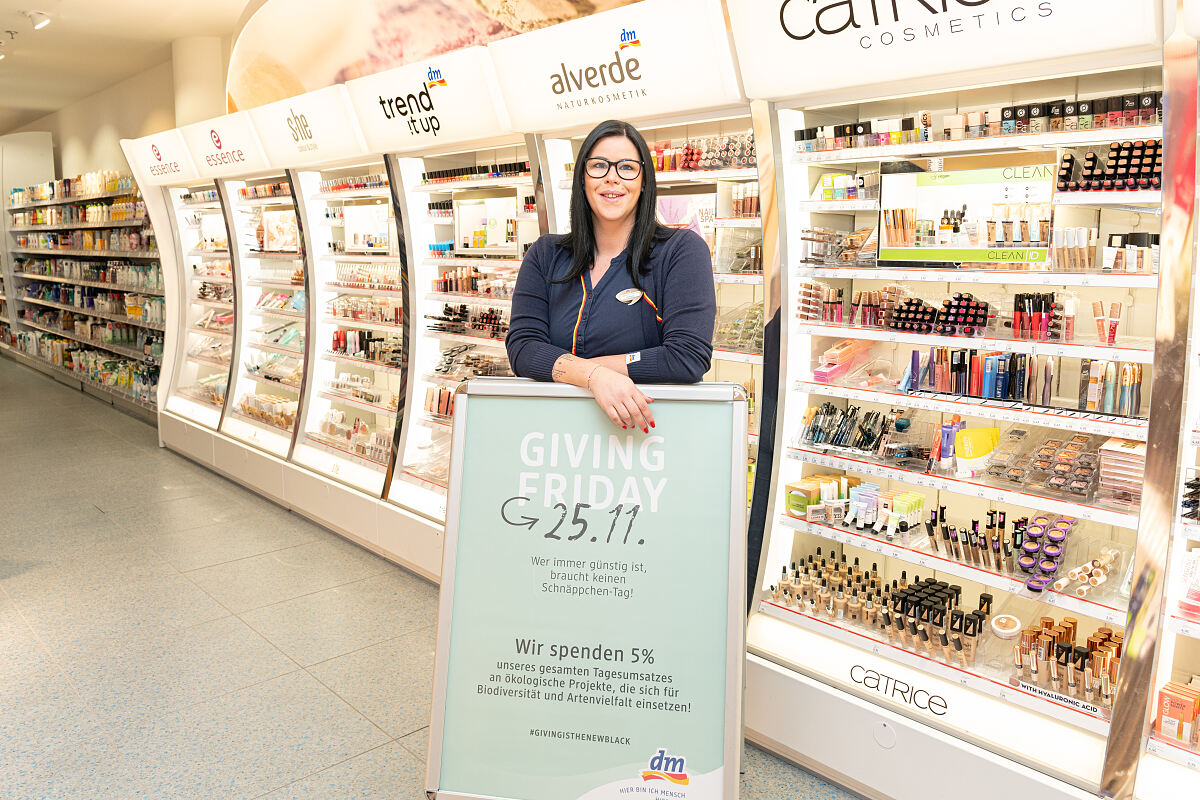 Giving Friday bei dm drogerie markt