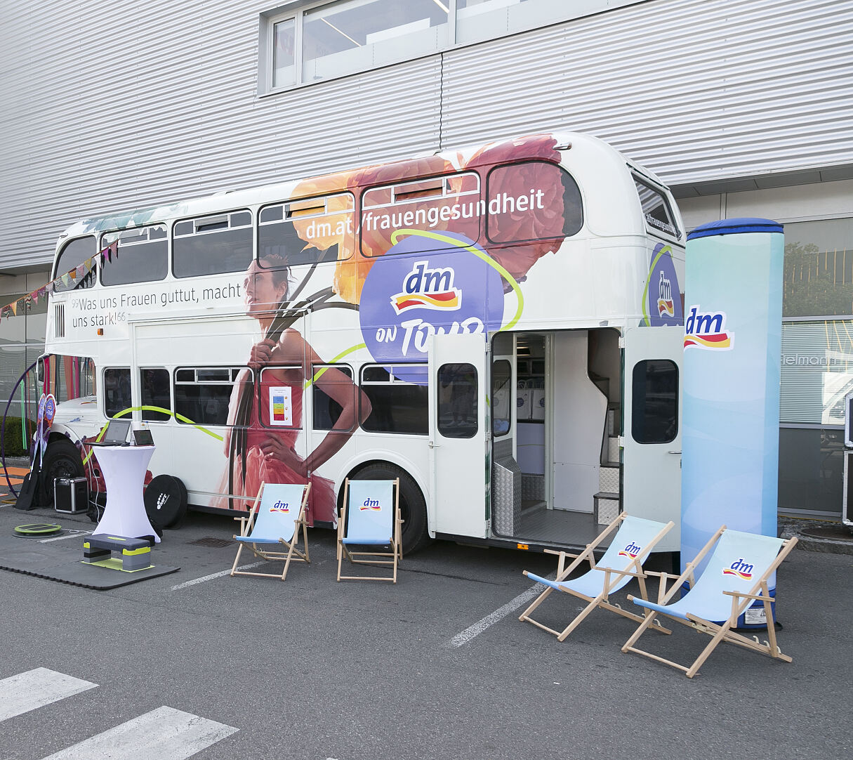 dm ist ab sofort mit dem Roadshow-Bus in ganz Österreich unterwegs.