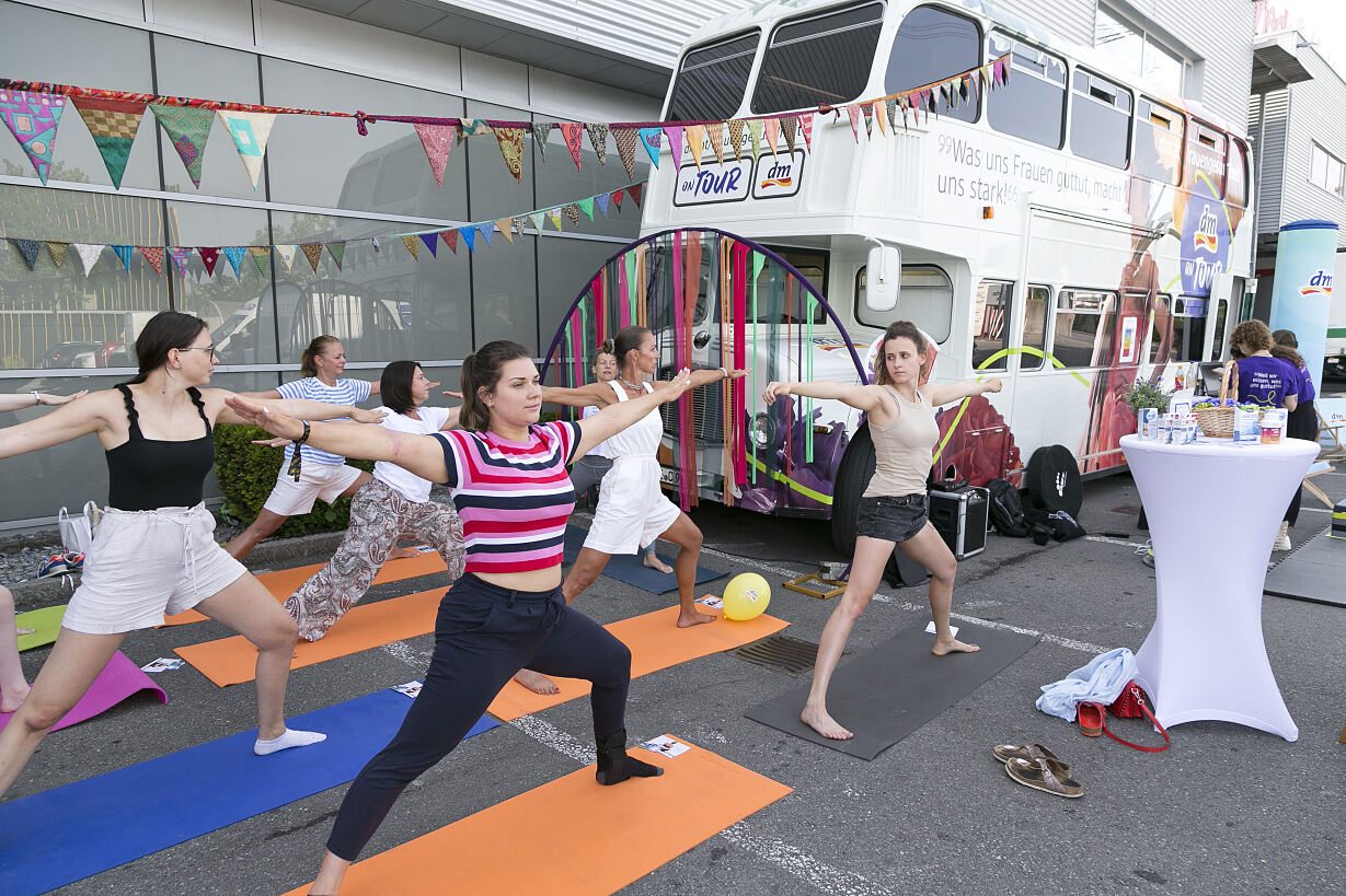 Die Besucherinnen erwarten tägliche Yoga-Einheiten für eine kleine Auszeit vom Alltag.
