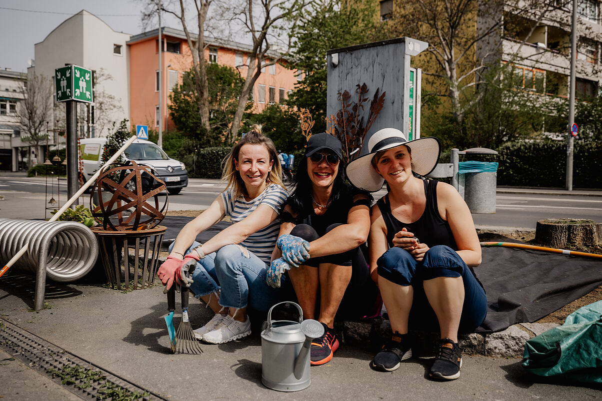 Viele fleißige Hände packten mit an.